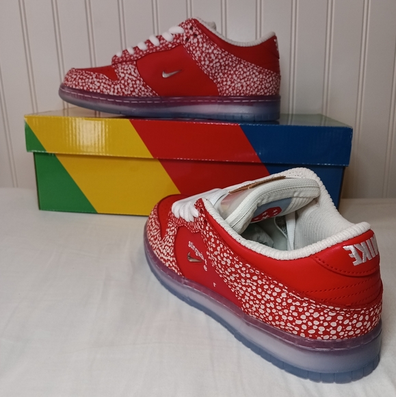 Nike Dunk SB Low Stingwater Magic Mushroom - Picture 10 of 11